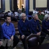 Các bị cáo tại phiên tòa ngày 28/11. (Ảnh: Thành Chung/TTXVN)
