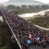Dòng người di cư các nước Trung Mỹ đổ về San Pedro Tapanatepec, miền nam Mexico. (Nguồn: AFP/TTXVN)