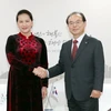 Chủ tịch Quốc hội Nguyễn Thị Kim Ngân tiếp Thị trưởng thành phố Busan Oh Keo-don. (Ảnh: Trọng Đức/TTXVN)