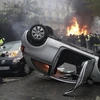 Cuộc biểu tình của những người áo vàng phản đối quyết định tăng thuế nhiên liệu tại thủ đô Paris. (Nguồn: AFP/TTXVN)