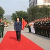 Chủ tịch Quốc hội Nguyễn Thị Kim Ngân duyệt Đội danh dự tại lễ đón. (Ảnh: Trọng Đức/TTXVN)