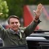 Tổng thống Brazil đắc cử Jair Bolsonaro vẫy chào những người ủng hộ trong cuộc bầu cử Tổng thống ở Rio de Janeiro, Brazil. (Nguồn: AFP/TTXVN)