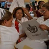 Người dân Cuba tham gia buổi tham vấn về dự thảo Hiến pháp mới tại La Habana. (Nguồn: AFP/TTXVN)