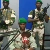 Binh lính Gabon chiếm giữ đài phát thanh quốc gia. (Nguồn: newtimes.co.rw)