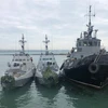 Ba tàu hải quân Ukraine bị lực lượng tuần duyên thuộc Cơ quan An ninh Liên bang Nga (FSB) bắt giữ do xâm phạm lãnh hải Nga ở Eo biển Kerch. (Nguồn: THX/TTXVN)