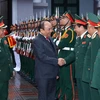 Thủ tướng Nguyễn Xuân Phúc với các tướng lĩnh, lãnh đạo Bộ Quốc phòng và Tổng cục 2. (Ảnh: Thống Nhất/TTXVN) 