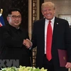 Tổng thống Mỹ Donald Trump (phải) và nhà lãnh đạo Triều Tiên Kim Jong-un tại hội nghị thượng đỉnh ở Singapore ngày 12/6/2018. (Nguồn: AFP/TTXVN)