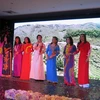 Tốp ca nữ AsiaCenter với ca khúc Mùa xuân trên quê hương. (Ảnh: Hoàng Linh/Vietnam+)
