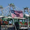 Vận chuyển hàng hóa tại Cảng Long Beach ở Los Angeles, bang California, Mỹ. (Nguồn: AFP/TTXVN)