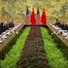 Phó Thủ tướng Trung Quốc Lưu Hạc (thứ 2, phải) cùng Đại diện Thương mại Mỹ Robert Lighthizer (thứ 3, trái) và Bộ trưởng Tài chính Mỹ Steven Mnuchin (thứ 2, trái) tại vòng đàm phán thương mại cấp cao Mỹ-Trung Quốc tại Bắc Kinh ngày 14/2. (Nguồn: AFP/TTXVN)