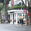Lực lượng cảnh sát cơ động lập hàng rào an ninh phong tỏa trước cổng chính khách sạn Metropole trên phố Ngô Quyền. (Ảnh: Lâm Khánh/TTXVN)