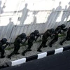 Cảnh sát Malaysia trong một chiến dịch truy quét khủng bố. (Nguồn: AFP/TTXVN)