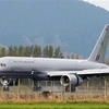 Máy bay hạ cánh xuống sân bay Dunedin, New Zealand. (Nguồn: AFP/TTXVN)