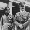 Benito Mussolini (trái) và Hitler. (Nguồn: Fox)
