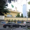 Quang cảnh bên ngoài lãnh sự quán Saudi Arabia ở Istanbul, Thổ Nhĩ Kỳ, nơi nhà báo Jamal Khashoggi bị sát hại. (Nguồn: THX/TTXVN)