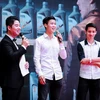 Cầu thủ đội tuyển quốc gia Việt Nam Đỗ Duy Mạnh (giữa) và Đỗ Hưng Dũng (đầu tiên bên phải) tham dự sự kiện ra mắt thương hiệu SK ZIC-FCB. (Nguồn: Yonhap)