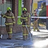 Nhân viên cứu hỏa dọn dẹp hiện trường sau khi xảy ra vụ nổ súng bên ngoài một câu lạc bộ ban đêm ở Melbourne, Australia ngày 14/4. (Nguồn: AFP/TTXVN)