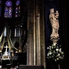 Bên trong Nhà thờ Đức Bà ở Paris, Pháp tháng 10/2013. (Nguồn: THX/TTXVN)