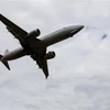 Máy bay Boeing 737 Max của Hãng hàng không American Airlines chuẩn bị hạ cánh xuống sân bay quốc tế Reagan ở Washington, DC, Mỹ. (Nguồn: THX/TTXVN)