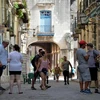 Khách du lịch tham quan thủ đô La Habana, Cuba. (Nguồn: AFP/TTXVN)