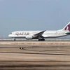 Máy bay của Hãng hàng không Qatar Airways chuẩn bị cất cánh từ sân bay quốc tế Hamad ở Doha, Qatar. (Nguồn: AFP/TTXVN)
