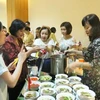 Món phở tại gian hàng của Việt Nam thu hút sự quan tâm của thực khách. (Ảnh: Hải Ngọc/Vietnam+)