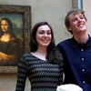 Daniela Molinari và Adam Watson tại bảo tàng nghệ thuật nổi tiếng Louvre. (Nguồn: Reuters)