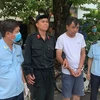 Liu Minh Yang (người Đài Loan, Trung Quốc, áo trắng) là đối tượng chủ mưu bị lực lượng chức năng bắt giữ. (Nguồn: TTXVN phát)