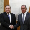 Ngoại trưởng Nga Sergei Lavrov (phải) trong cuộc gặp Ngoại trưởng Mỹ Mike Pompei tại Sochi (Nga) ngày 14/5. (Nguồn: AFP/TTXVN)
