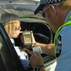 Kiểm tra nồng độ cồn của lái xe. (Nguồn: abc.net.au)