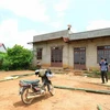 Ngôi nhà của nghi phạm Nghiêm Thị Nhi, nơi xảy ra án mạng nghiêm trọng khiến ba bà cháu thiệt mạng. (Ảnh: Nguyễn Dũng/TTXVN)
