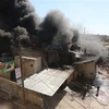 Khói bốc lên sau các cuộc không kích ở thị trấn Khan Sheikhun, tỉnh Idlib, Syria. (Nguồn: AFP/TTXVN)