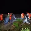 Lực lượng cứu hộ tìm kiếm các nạn nhân bị mắc kẹt trong trận động đất ở thành phố Nghi Tân, tỉnh Tứ Xuyên, Trung Quốc. (Nguồn: THX/TTXVN)