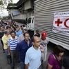 Người dân chờ đợi nhận hàng viện trợ tại Caracas, Venezuela. (Nguồn: AFP/TTXVN)