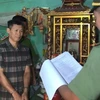 Lực lượng chức năng đọc lệnh bắt tạm giam đối với Phạm Văn Điệp. (Ảnh: Trịnh Duy Hưng/TTXVN)