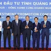 Thủ tướng Nguyễn Xuân Phúc chứng kiến lễ ký kết hợp tác giữa Tập đoàn Hoà Phát và tỉnh Quảng Ngãi. (Ảnh: Thống Nhất/TTXVN)