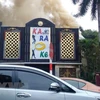 Hiện trường vụ cháy quán Karaoke Lake Side trên đường Nguyễn Hữu Thọ (Khu đô thị Linh Đàm, bán đảo Linh Đàm, quận Hoàng Mai, Hà Nội). (Nguồn: TTXVN)