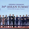 Thủ tướng Nguyễn Xuân Phúc (thứ năm, từ phải sang) và các Trưởng đoàn tại Lễ khai mạc Hội nghị Cấp cao ASEAN lần thứ 34 ở Bangkok (Thái Lan), sáng 23/6/2019. (Ảnh: Thống Nhất/TTXVN)