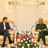 Thượng tướng Nguyễn Chí Vịnh tiếp ông Michael Greene, Giám đốc Cơ quan Phát triển Quốc tế Hoa Kỳ (USAID) tại Việt Nam. (Ảnh: Dương Giang/TTXVN)