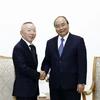 Thủ tướng Nguyễn Xuân Phúc tiếp ông Yanai Tadashi, Chủ tịch, kiêm Tổng giám đốc Tập đoàn Fast Retailing, Nhật Bản. (Ảnh: Thống Nhất/TTXVN)