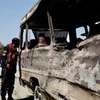 Lực lượng an ninh Afghanistan điều tra tại hiện trường một vụ nổ ở Kabul. (Ảnh: THX/TTXVN)