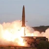 Tên lửa tầm ngắn được phóng thử trên Bán đảo Hodo, gần thị trấn ven biển phía Đông Wonsan của Triều Tiên ngày 25/7. (Ảnh: YONHAP/TTXVN)