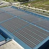 Shell hiện đang lắp đặt các hệ thống pin năng lượng Mặt Trời ở bảy nhà máy. (Nguồn: vulcanpost.com)