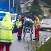 Lực lượng cứu hộ được triển khai tới hiện trường vụ xả súng ở trung tâm Hồi giáo al-Noor, Baerum, gần Oslo, Na Uy. (Ảnh: AFP/TTXVN)