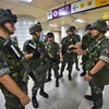 Binh sỹ Hàn Quốc tham gia cuộc tập trận tại nhà ga ở Seoul. (Ảnh: AFP/TTXVN)