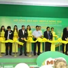 Các đại biểu cắt băng khánh thành giai đoạn 2 dự án mở rộng Nhà máy Nestlé Bông Sen. (Ảnh: Mai Ngoan/Vietnam+)