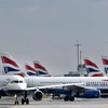 Máy bay của Hãng hàng không Anh British Airways đỗ tại sân bay London Heathrow ở London, Anh. (Ảnh: AFP/TTXVN)