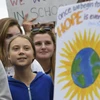 Nhà hoạt động khí hậu trẻ tuổi Greta Thunberg và đoàn tuần hành. (Nguồn: AP)