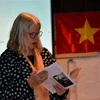 Chủ tịch Hội hữu nghị Thụy Sĩ-Việt Nam Anjuska Weil phát biểu tại Lễ tưởng niệm 50 năm ngày mất của Chủ tịch Hồ Chí Minh. (Ảnh: Tố Uyên/TTXVN)