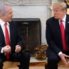 Tổng thống Mỹ Donald Trump (phải) và Thủ tướng Israel Benjamin Netanyahu trong cuộc gặp tại Nhà Trắng, Washington, DC, ngày 25/3. (Ảnh: AFP/TTXVN)